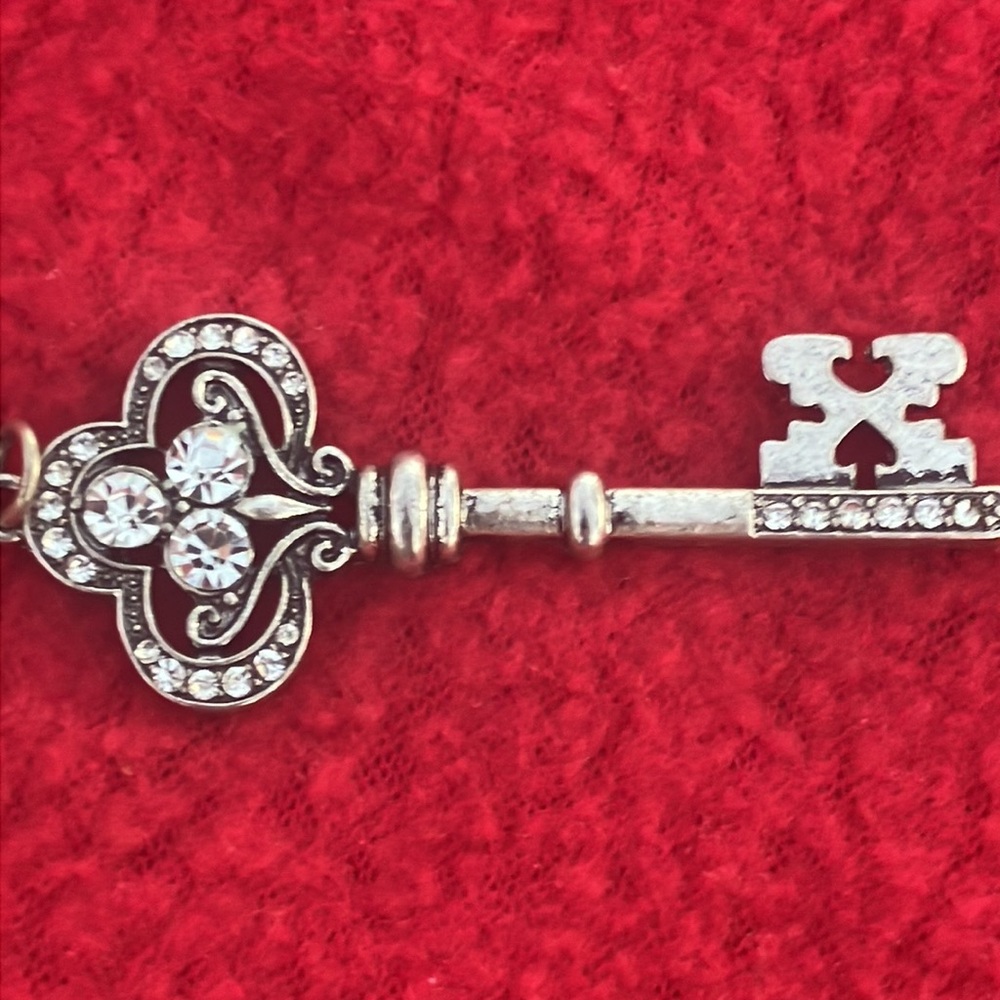 Silver tone Skeleton Key Pendant - Picture 6 of 9
